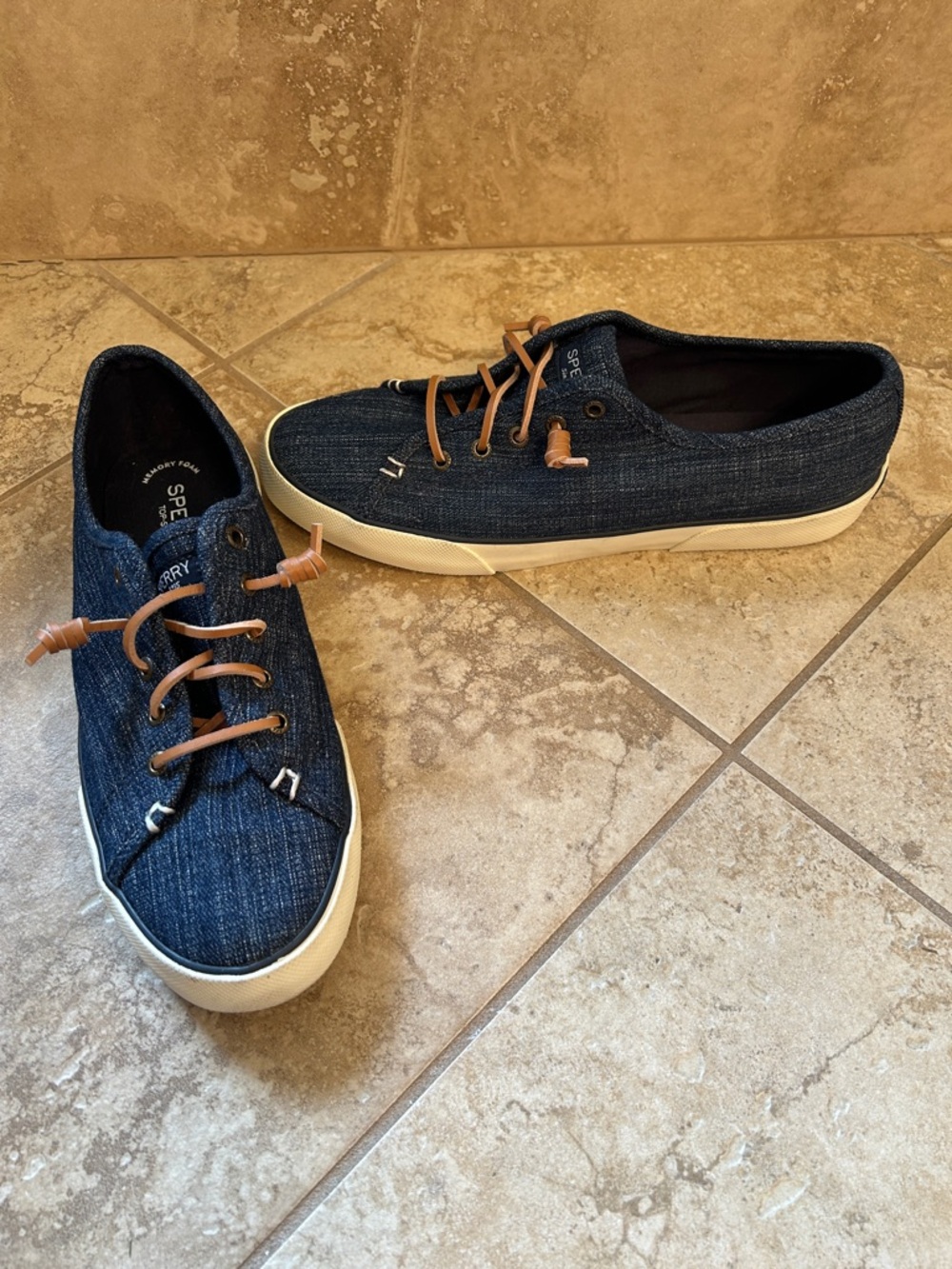 Sperry Pier View denim canvas with leather lacing- like new size 9.5